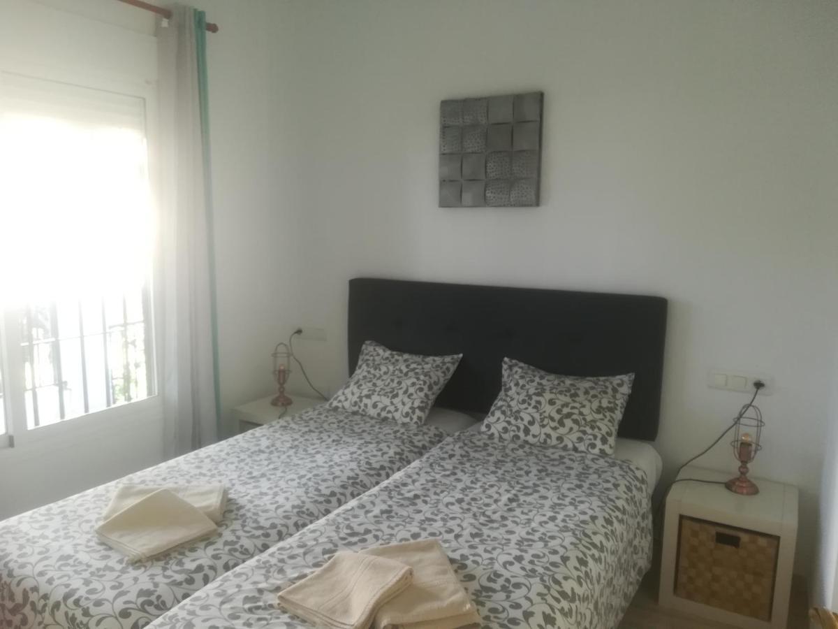 Burriana Holiday Apartments 네르하 외부 사진